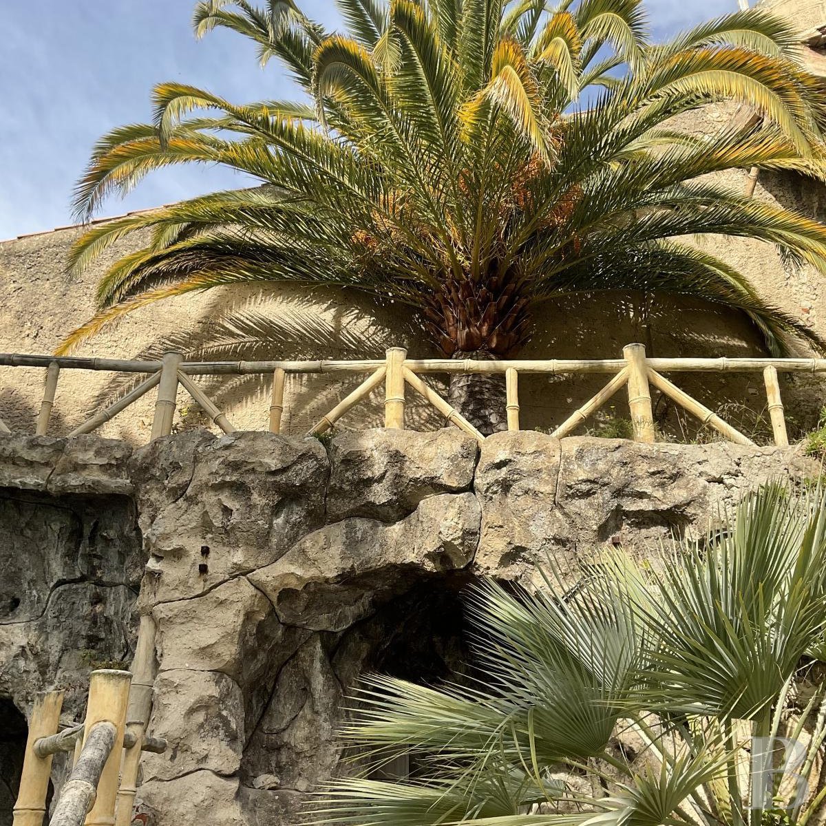 À Marseille, au cœur du Roucas-Blanc, une villa du 19ème siècle et ses spectaculaires jardins et rocailles dominant la corniche - photo  n°21